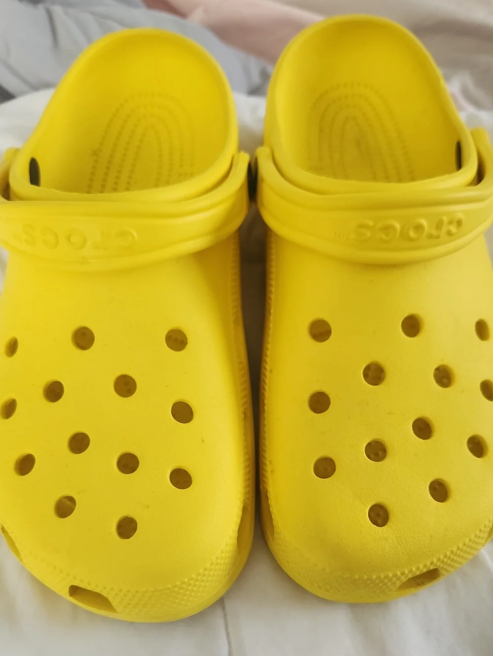 CROCS Classic Clog in Bright Yellow W9, M11